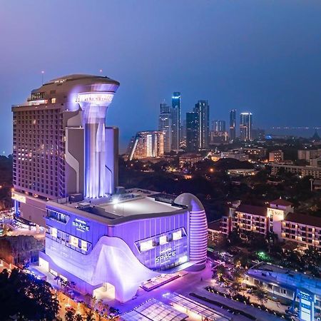 Grande Centre Point Space Pattaya Dış mekan fotoğraf The Royal Paragon Hotel