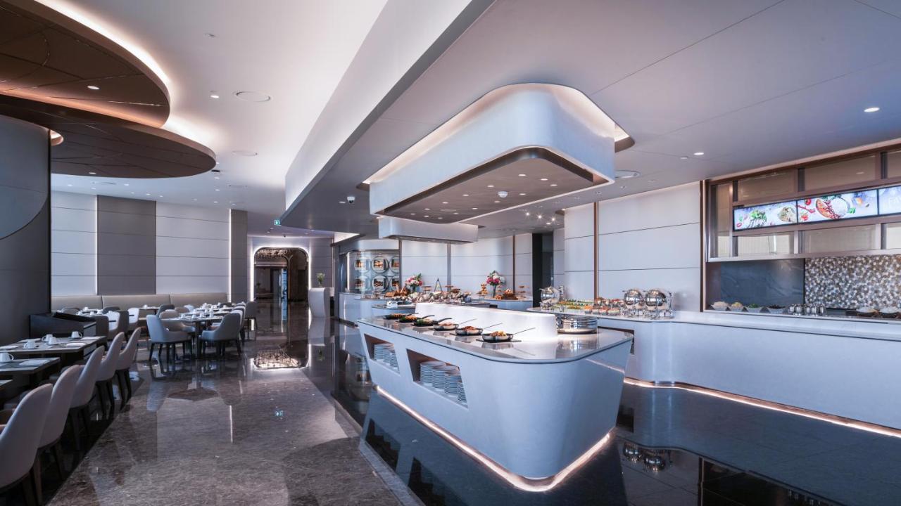 Grande Centre Point Space Pattaya Dış mekan fotoğraf The buffet at the lounge