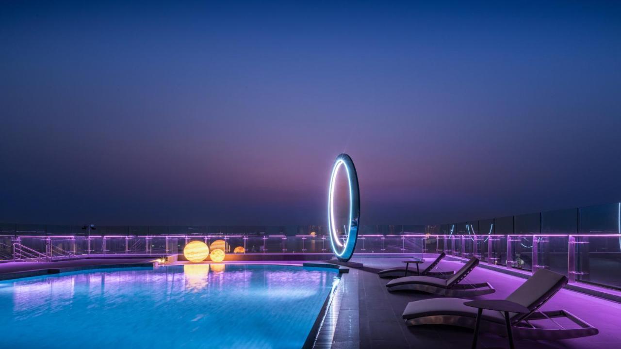 Grande Centre Point Space Pattaya Dış mekan fotoğraf The Sky Pool at the InterContinental Belgrade