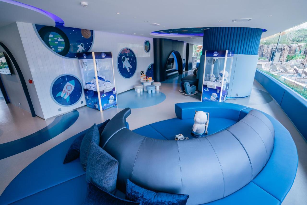 Grande Centre Point Space Pattaya Dış mekan fotoğraf The interior of the Space and Astronomy Centre