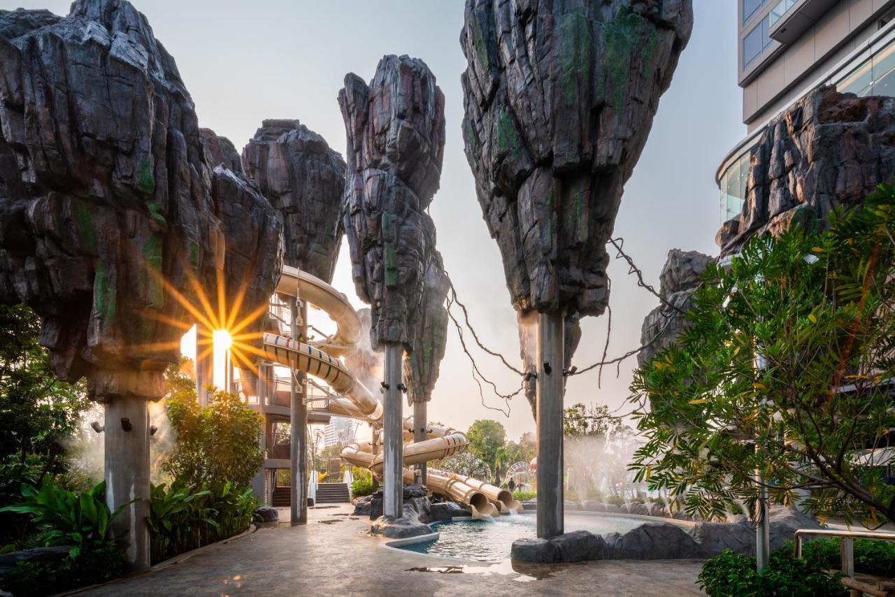 Grande Centre Point Space Pattaya Dış mekan fotoğraf The Rock of Ages