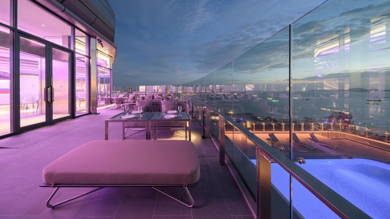 Grande Centre Point Space Pattaya Dış mekan fotoğraf Skyline Terrace